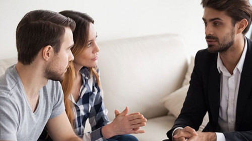 Paar-Beratung-223965372AS-fizkes