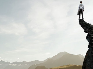 Anzugtraeger-Treppe-176028849-AS--Sergey-Nivens