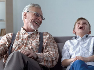 Senior-Kind-Lachen-235150509-AS-motortion