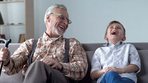 Senior-Kind-Lachen-235150509-AS-motortion
