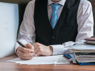 Anwalt-Vertrag-106142904-AS-vchalup