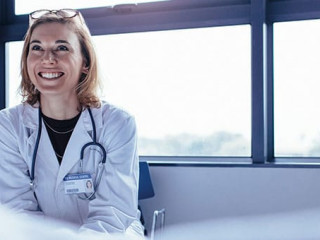 Aerztin-170542456-AS-Jacob-Lund