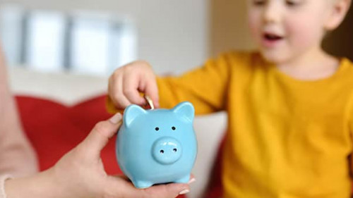 Kind-Sparschwein-328802583-AS-MariaSbytova