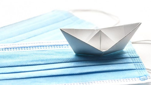 Papierboot-Maske-361556856-AS-CsabaPeterdi