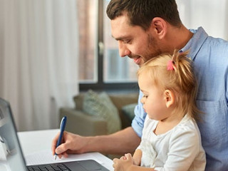 Vater-Tochter-309981240-AS-SydaProductions