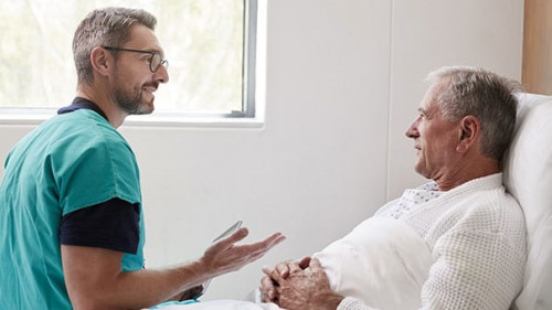 Arzt-Patient-271209830-AS-Monkey-Business