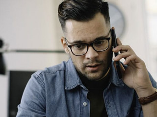 Mann-Smartphone-327521850-AS-JustLife