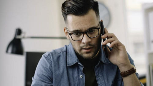 Mann-Smartphone-327521850-AS-JustLife