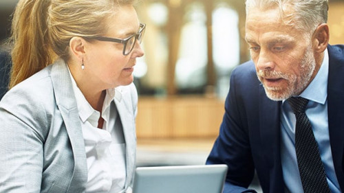 Meeting-Tablet-222509050-AS-FlamingoImages