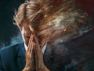 Businessmann-verwischt-234448632-AS-UliaKoltyrina