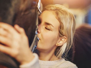 Frau-Pferd-205515634-AS--Flamingo-Images