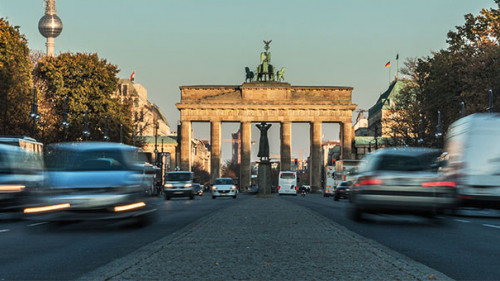 Brandenburger-Tor-Verkehr-240671610-AS-Marco