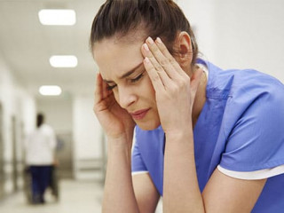 Krankenschwester-Stress-256850105-AS-gpointstudio