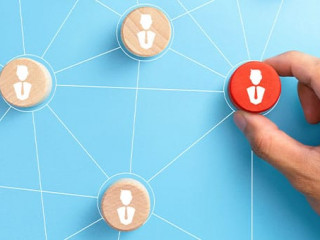 Hand-Koepfe-305237274-AS-Worawut