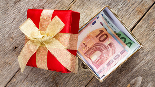 Geschenk-Geldscheine-103989899-AS-graja