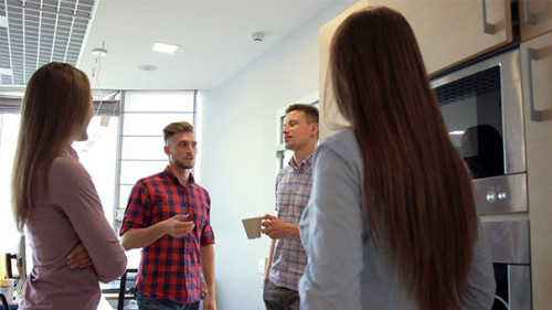 Kollegen-Buero-189920249-AS-ty