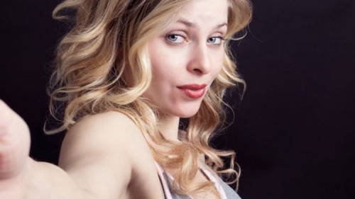 Frau-Selfie-5850640-PB-Sammy-Williams