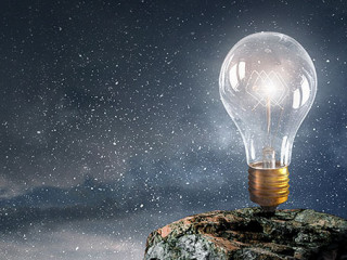 Gluehbirne-182668552-FO-Sergey-Nivens