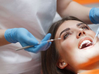 Zahnaerztin-Patientin-265678112-AS-GTeam