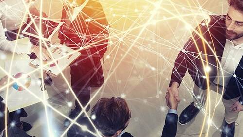 Anzugtraeger-Handshake-222942852-AS-alphaspirit