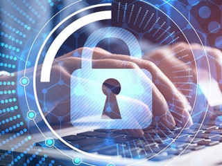 Anzugtraeger-Laptop-Schloss-315095274-AS-adam121