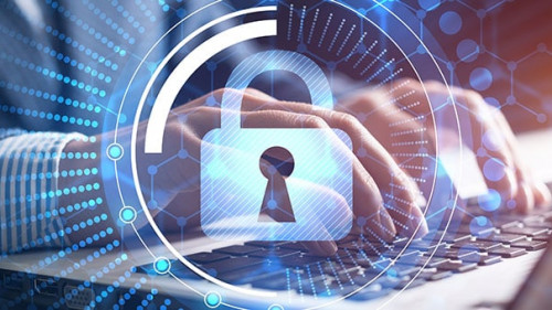 Anzugtraeger-Laptop-Schloss-315095274-AS-adam121