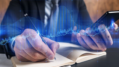 Anzugtraeger-Smartphone-Notizbuch-381122687-AS-VideoFlow