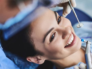 Zahnarzt-Patientin-255770327-AS-Yakobchuk-Olena