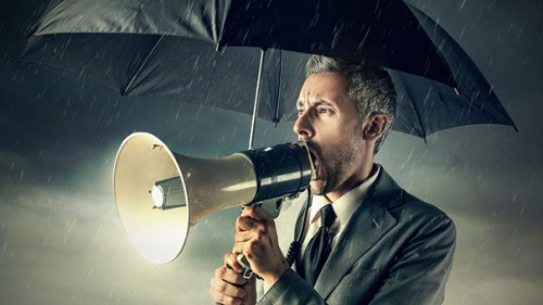 Anzugtraeger-Megafon-Schirm-88980188-AS-olly