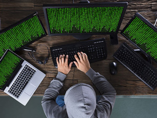 Hacker-187866191-FO-Andrey-Popov