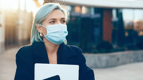 Frau-Maske-332457590-AS-Strelciuc