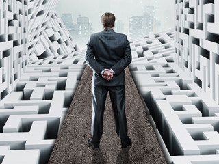 Anzugtraeger-Labyrinth-Ausgang-75278222-AS-Nomad-Soul