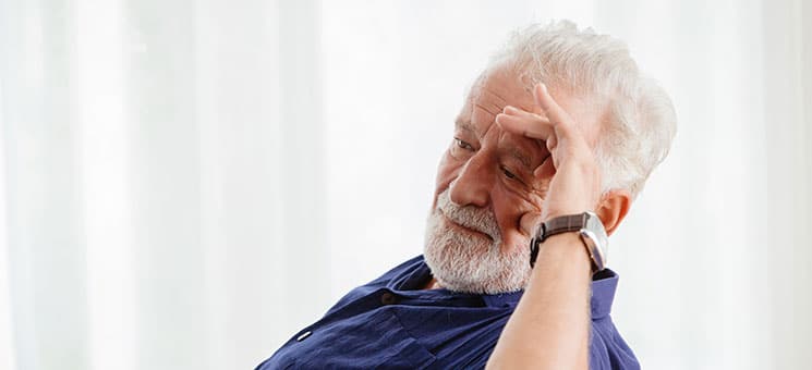 Senior-besorgt-319254544-AS-Quality-Stock-Arts