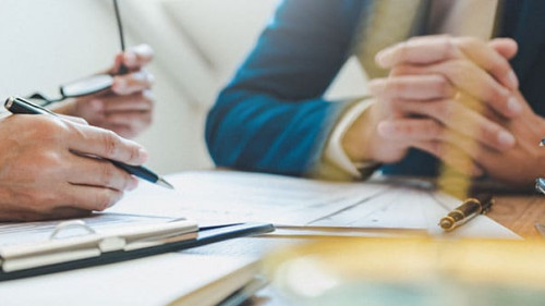 Gespraech-Waage-Vertrag-310976337-AS-snowing12