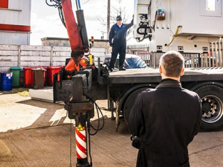 Anzugtraeger-Kran-Baustelle-AS-mpodrucki