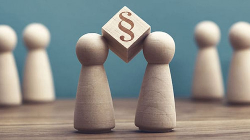 Symbolbild - Gerichtsstreit mit Paragraph Symbol