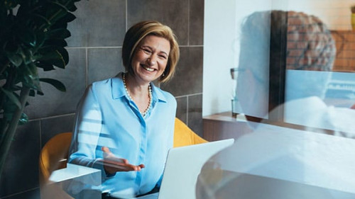 Frau-Mann-Gespraech-310669514-AS-cherryandbees