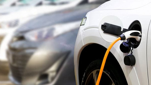 E-Auto-laden-302683883-AS-navee