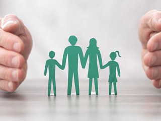 Haende-Familie-297520402-AS-thodonal