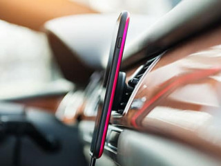 Smartphone-Halter-Auto-144005639-AS-janifest