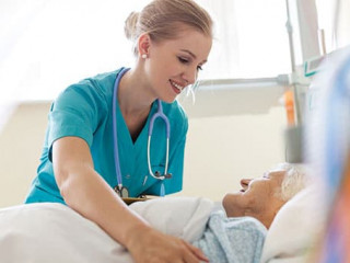 Patientin-Krankenschwester-274229642-AS-pikselstock