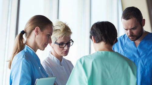 Krankenhaus-Personal-96503676-AS-shock