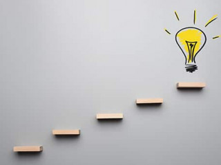 Stufen-Gluehbirne-210800854-AS-Gajus