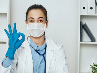 Aerztin-Maske-307283525-AS-SHOTPRIME-STUDIO