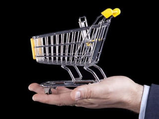 Anzugtraeger-Einkaufswagen-21534238-AS-Helder-Almeida