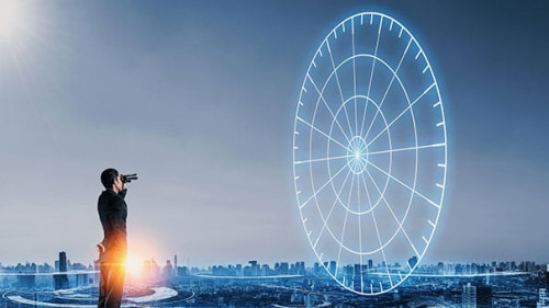 Anzugtraeger-Fernglas-Zielscheibe-265167467-AS-areebarbar