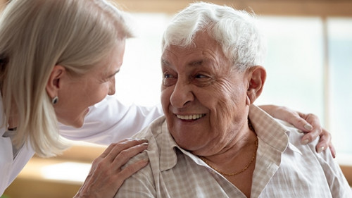 Vater-Tochter-295620409-AS-fizkes