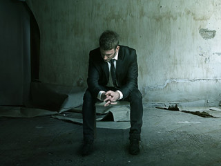 Anzugtraeger-Ruine-68422125-AS-lassedesignen