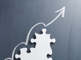 Puzzle-Pfeil-114496463-AS-tadamichi