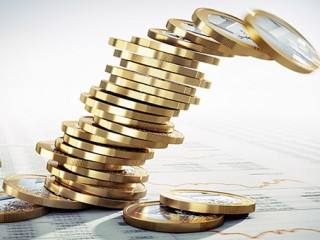 Euromuenzen-Stapel-kippen_200680553-AS-peterschreibermedia